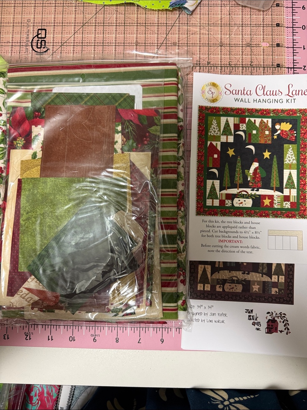 Santa Claus Lane Wall Hanging Kit - Green & Red Holiday Fabric Set
